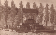Luisendenkmal auf dem Luisenplatz in Gransee, auf dem in der Nacht vom 25./26. Juli 1810 der Sarg mit der sterblichen Hlle der Knigin Luise bei der berfhrung nach Berlin aufgestellt war.